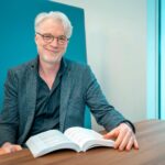 ‘Van verwondering naar wetenschap: waarom onderzoek doen me elke dag scherper maakt’ Boeklancering Korné Jellema